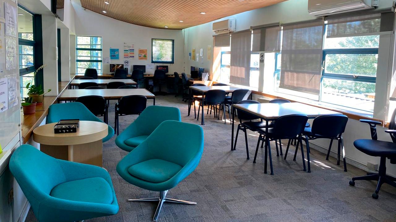 Imágenes del interior de la biblioteca